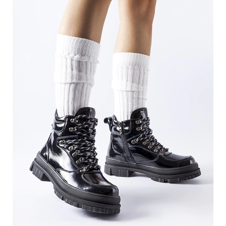 Botins pretos envernizados da Richards 1