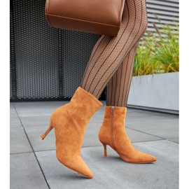 Botins marrons de salto baixo da Guimond marrom 2