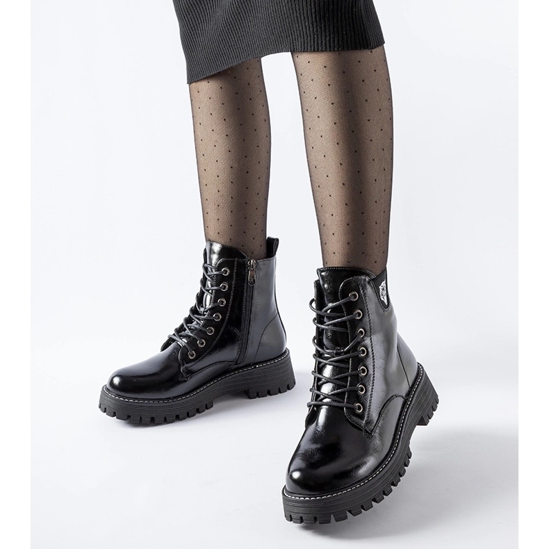 Trabalhadores Bungana pretos, isolados e lacados 1