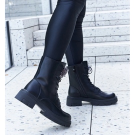 Botins Accadia pretos com miçangas decorativas 1