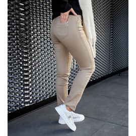 Tênis de couro branco na plataforma 1