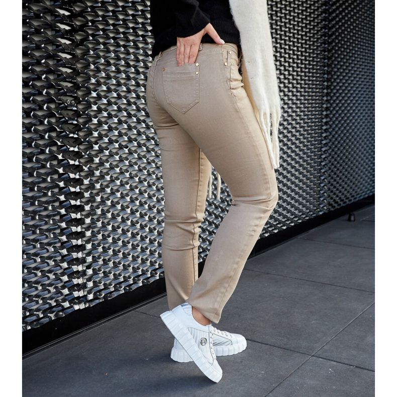 Tênis de couro branco na plataforma 1