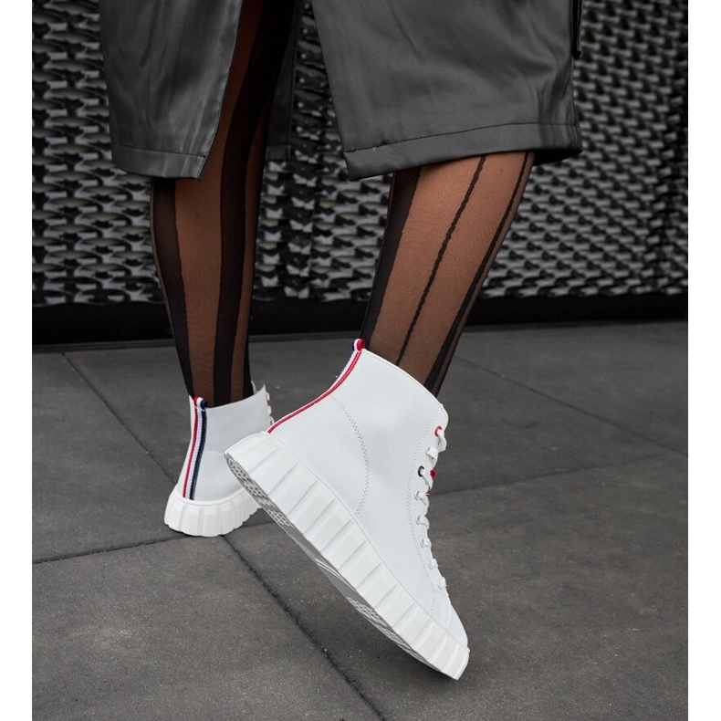 Inna Tênis longo de couro branco Carassai 1