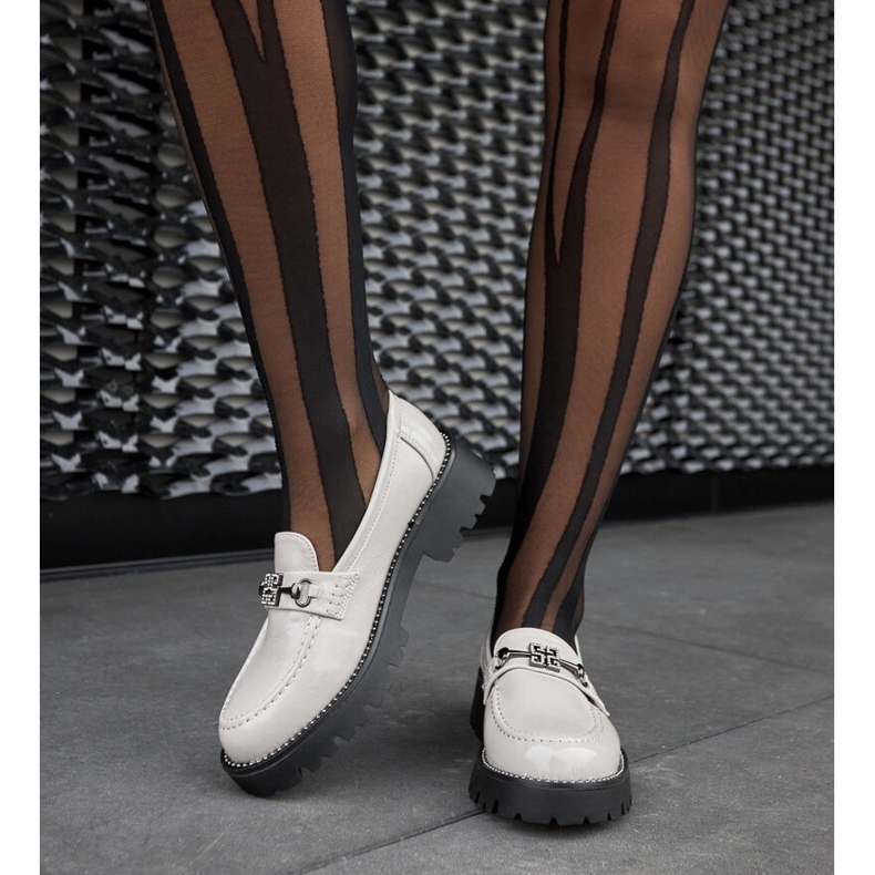 Mocassins cinza envernizados com strass 1 Mocassins cinza envernizados com strass 1