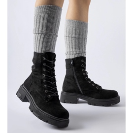 Botas pretas de camurça ecológica levemente isoladas da Cunha preto 1