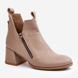 Botas femininas de couro com salto baixo e recortes Zazoo 850 Bege 1