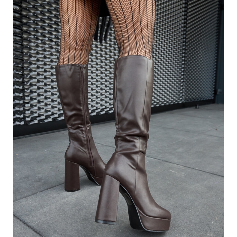 Botas marrons com plataforma e salto da Zoccorino castanho 1