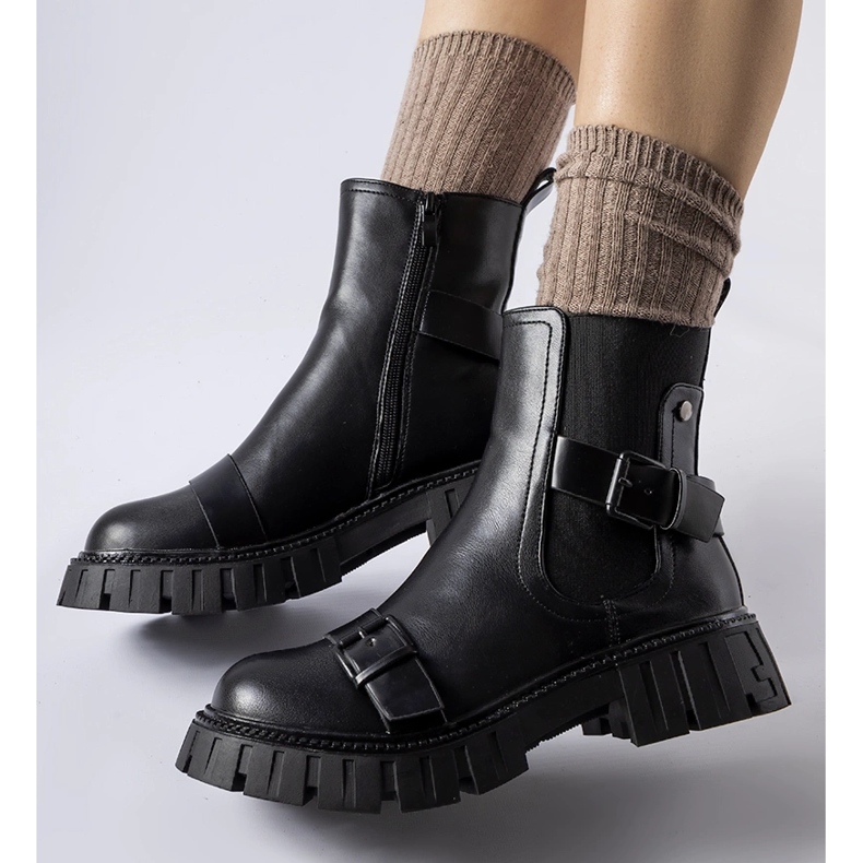 Botins pretos com sola Fontarine maciça 1