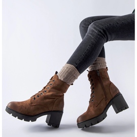 Botins de salto alto em camurça marrom Romilda preto 1 Botins de salto alto em camurça marrom Romilda preto 1