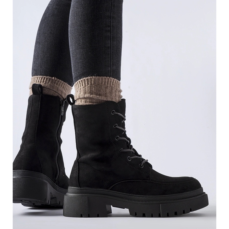 Tênis preto com sola Riel enorme 2