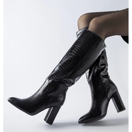 Botas pretas com relevo Facino no calcanhar preto 1 Botas pretas com relevo Facino no calcanhar preto 1