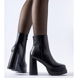 Botins pretos de salto alto, Ashwood 1