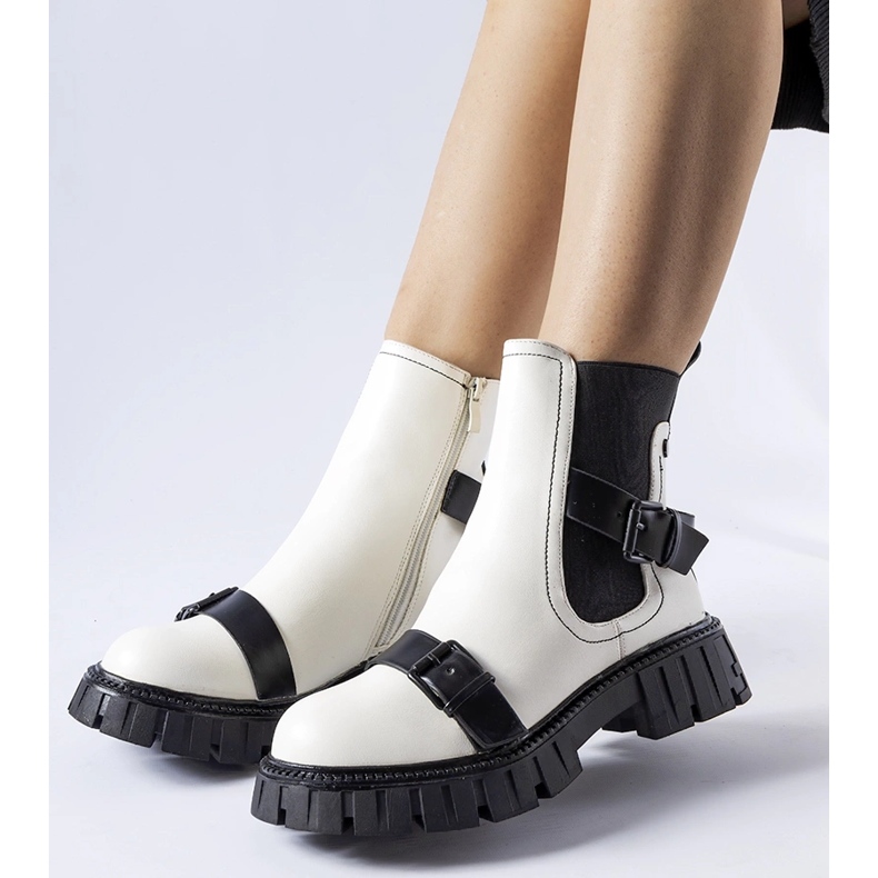 Botins brancos com sola Fontarine maciça 1