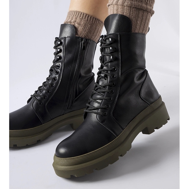 Tênis preto com sola Quennie colorida 1