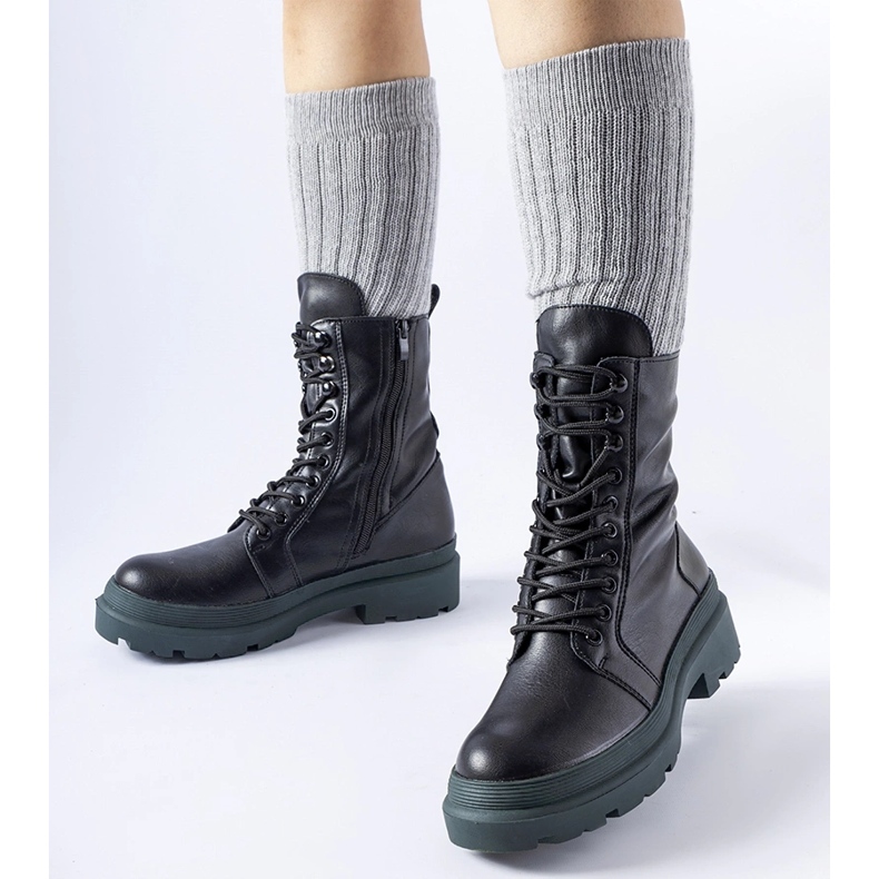 Tênis preto com sola Quennie colorida 1