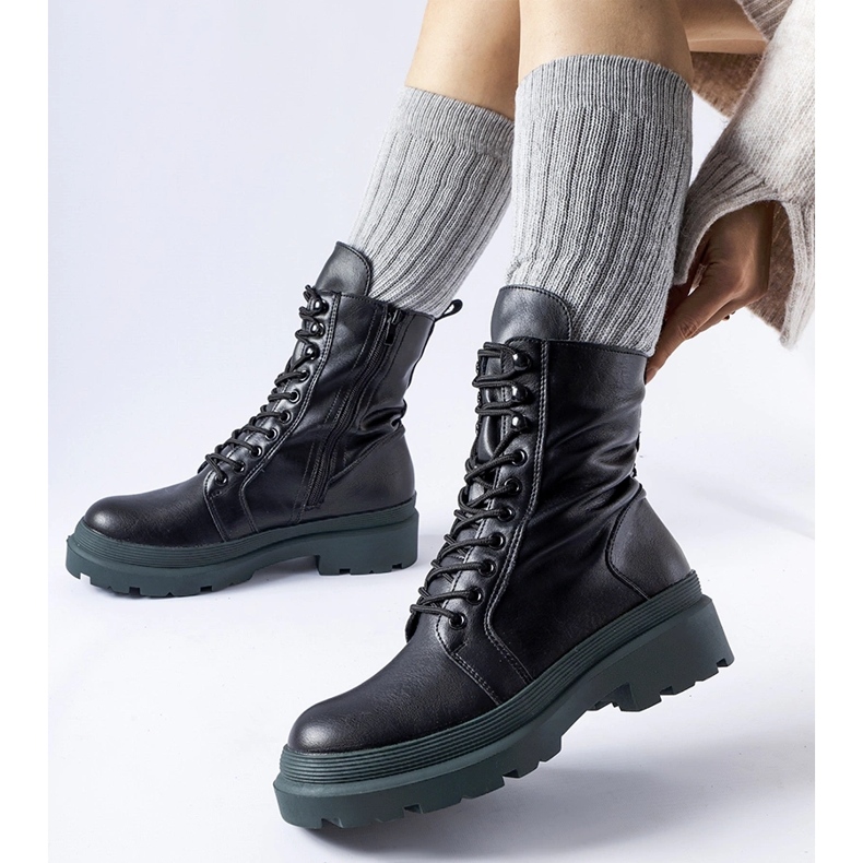 Tênis preto com sola Quennie colorida 2