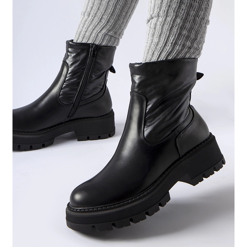 Botins pretos com parte superior decorativa da Garrett 2