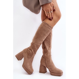Botas femininas bege Layala isoladas com salto enorme 2
