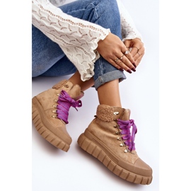 Botas Trapper isoladas Ralotta marrons com sola grossa marrom 2