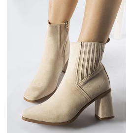 Botins bege com bico quadrado da Pastina 1