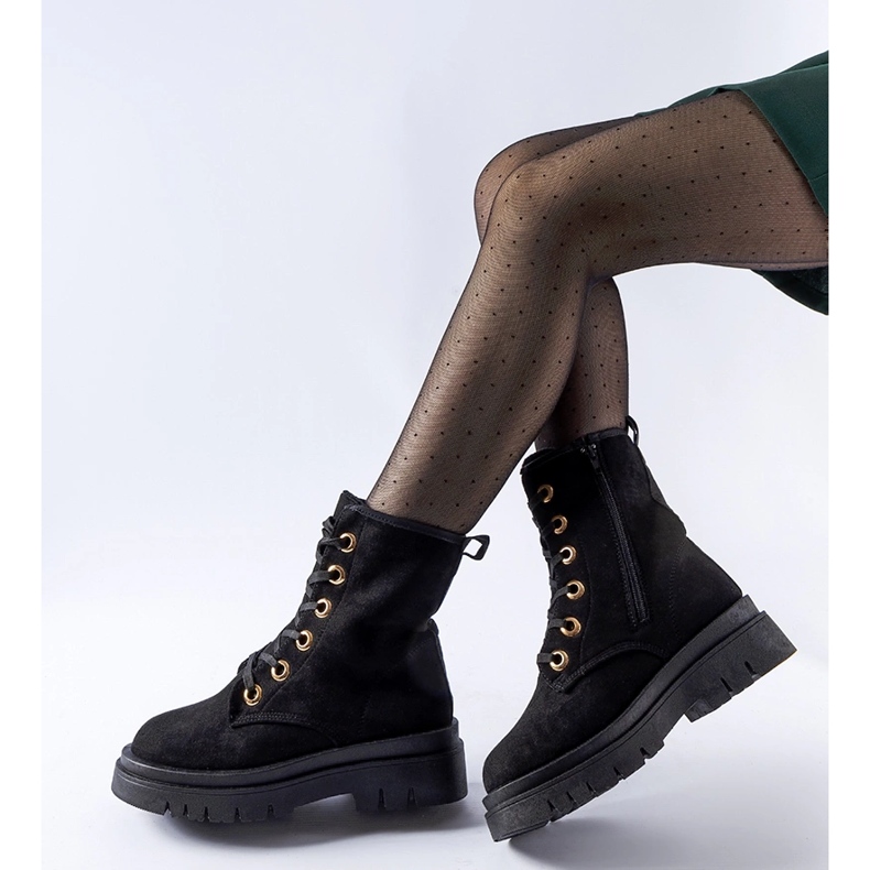 Trabalhadores Montella com isolamento preto 1