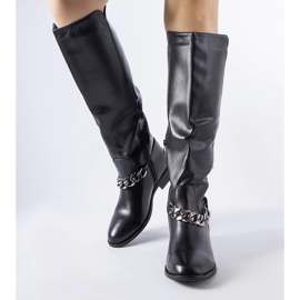 Botas isoladas pretas com corrente Millies preto 1