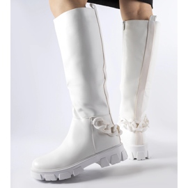 Botas rasteiras brancas com corrente da Armand branco 1