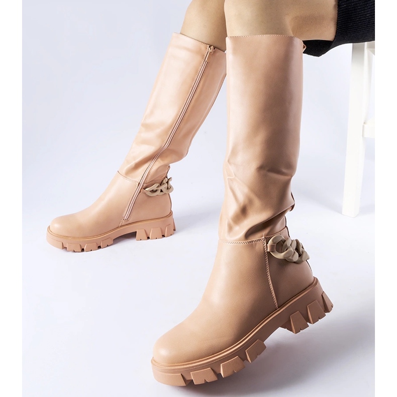 Botas rasteiras rosa com corrente da Armand 1