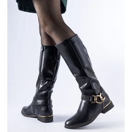 Botas isoladas pretas decoradas com fivela Ortega preto 2 Botas isoladas pretas decoradas com fivela Ortega preto 2