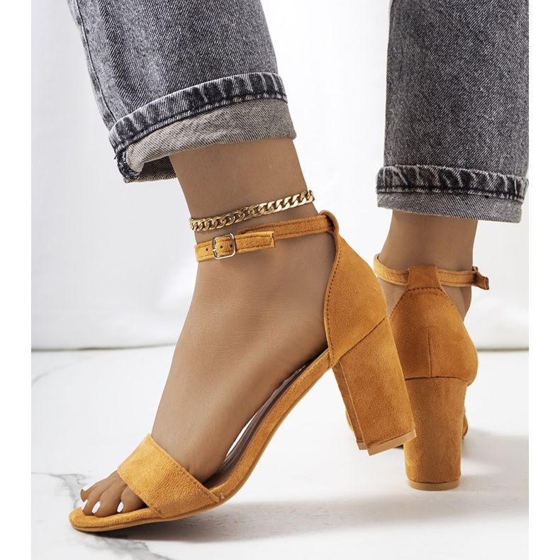 Sandálias marrons no poste Karella marrom multicolorido 1