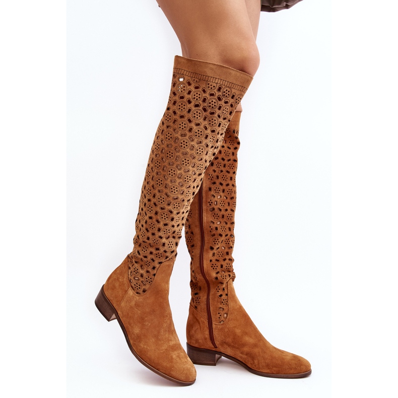 Botas de camurça com padrão de ponta de camelo perfurado castanho 1 Botas de camurça com padrão de ponta de camelo perfurado castanho 1