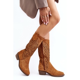 Botas femininas de camurça perfurada com salto baixo Camel Ndulu marrom 2