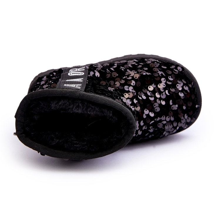 Botas de neve das meninas isoladas com lantejoulas pretas preto 2