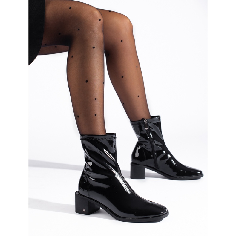Botas femininas ajustadas em couro envernizado Vinceza preto 1