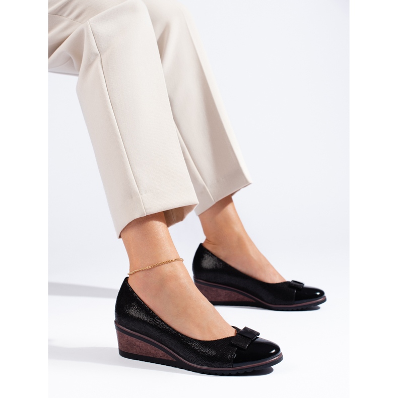 W. Potocki Sapatos pretos de mulher da Potocki com cunha baixa 1