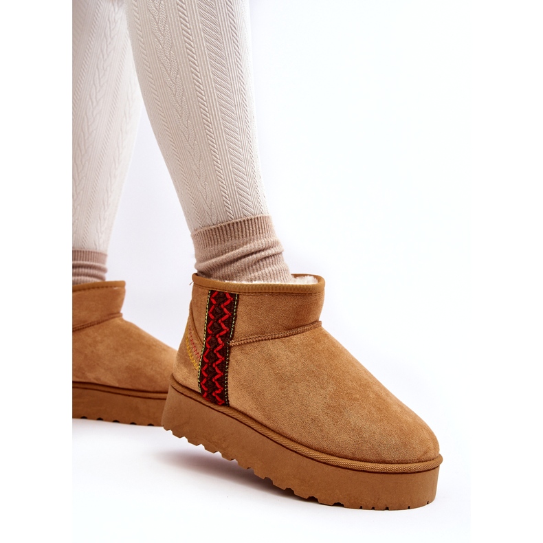 Botas de neve femininas isoladas Camel Lomessa na plataforma marrom 1
