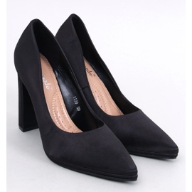 Olivv Sapatos de cetim preto com salto largo 1