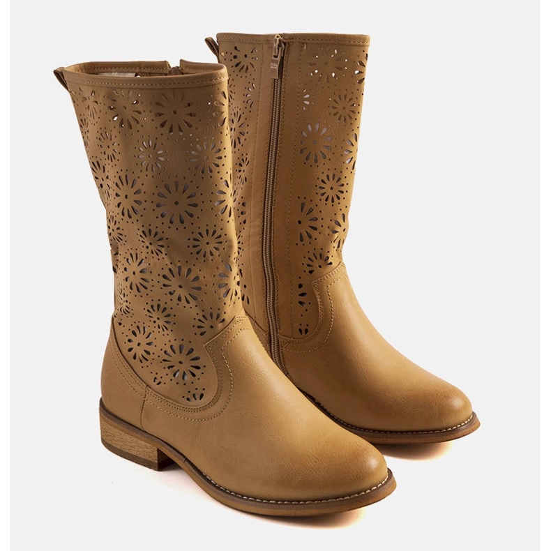 Botas infantis marrons claras com aberturas da Bitsis bege 1