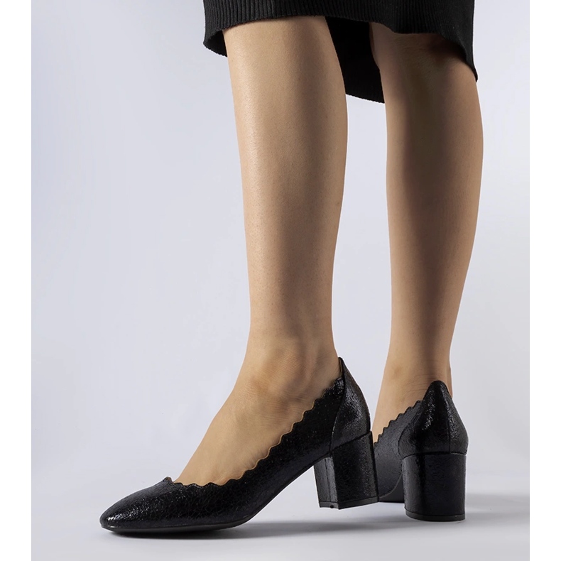 Sapatos de salto alto Remanzacco pretos 1