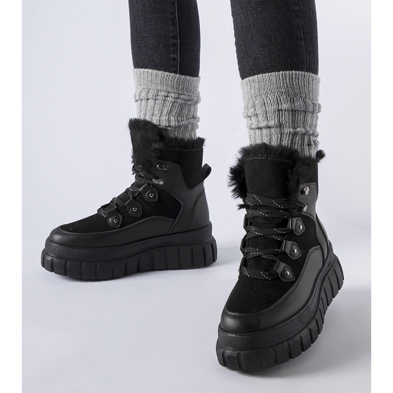 Botins pretos com sola Cervantes maciça 1 Botins pretos com sola Cervantes maciça 1