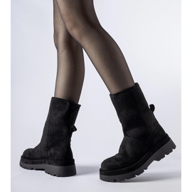 Botas pretas isoladas com sola Flavia maciça preto 1