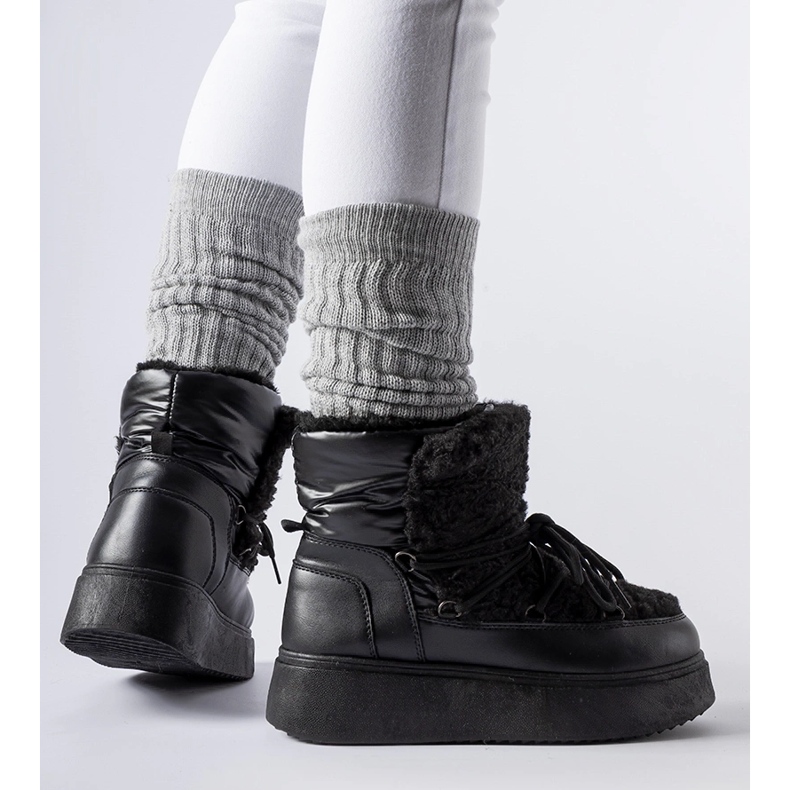 Botas de neve pretas em uma enorme plataforma Elvio preto 1