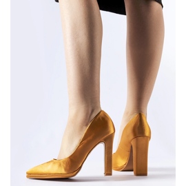 Sapatos de salto agulha de cetim marrom da Rivers 1