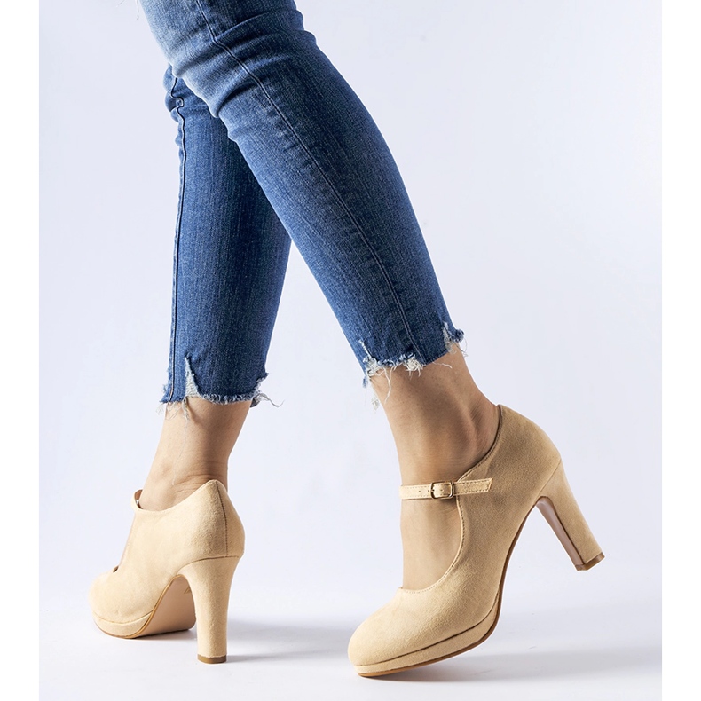 Sapatos bege de salto alto com fecho Serri 1