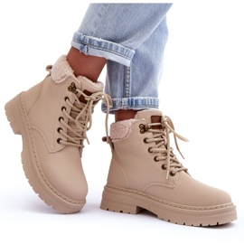 Botas femininas com uma pele de ovelha bege brilhante 4
