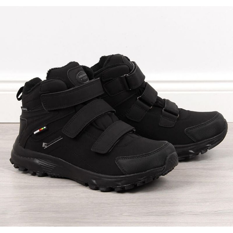 Sapatos de trekking isolados American Club M AM855, pretos 1