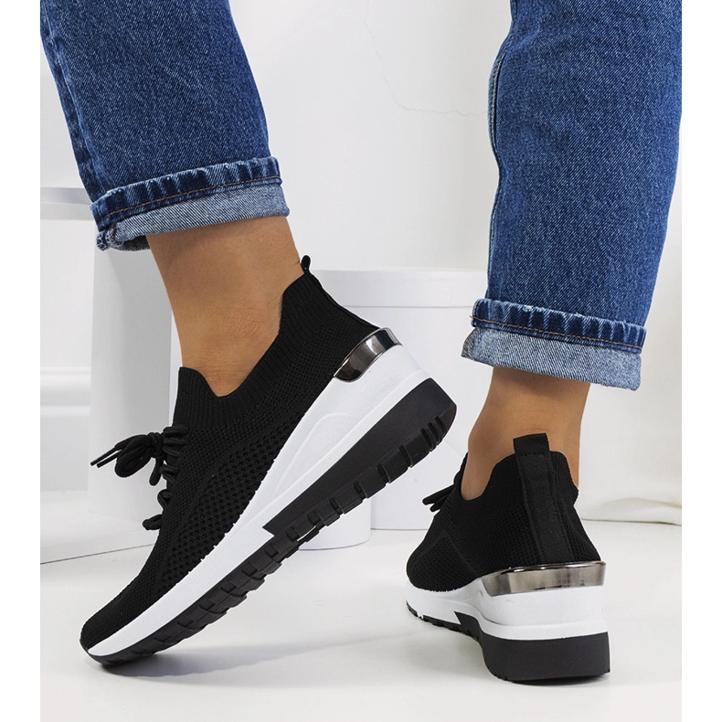 Tênis preto na cunha Sabelia 2