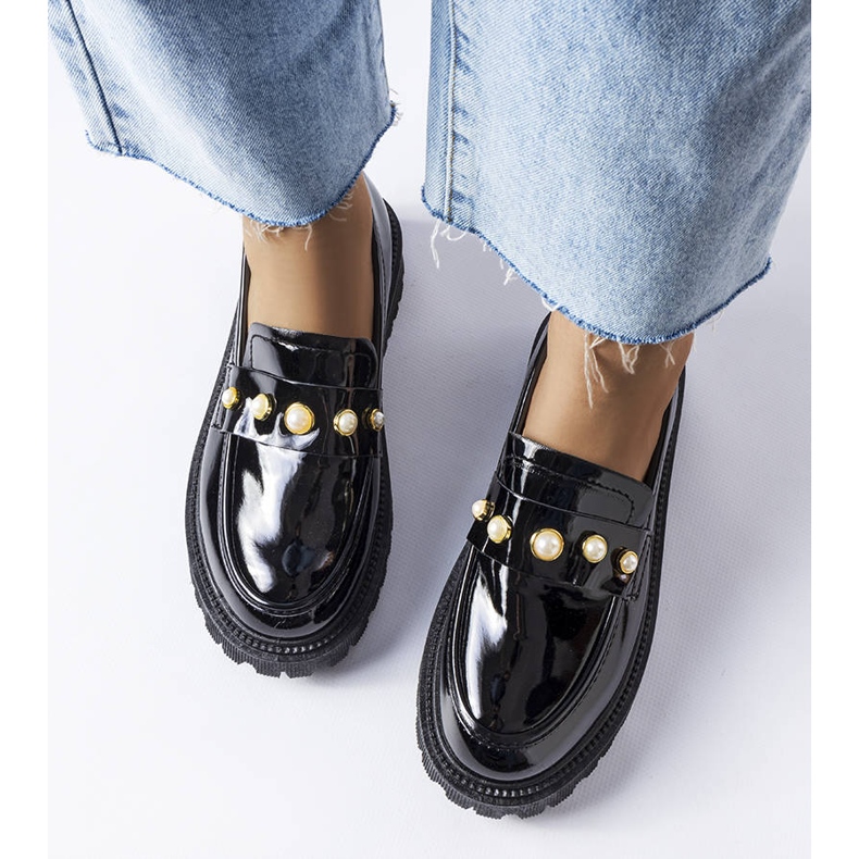 Sapato de couro envernizado preto com pérolas Serlait branco 2 Sapato de couro envernizado preto com pérolas Serlait branco 2