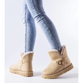 Botas de neve isoladas bege com recorte da Monal 1