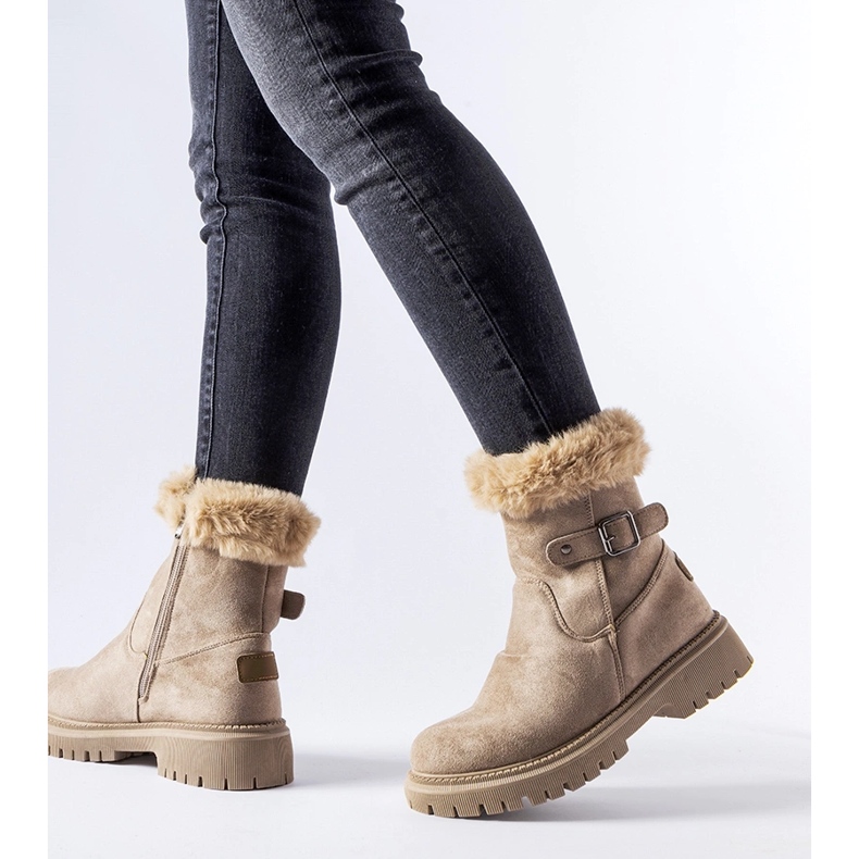 Botas isoladas marrons com pele da Odetta castanho 1